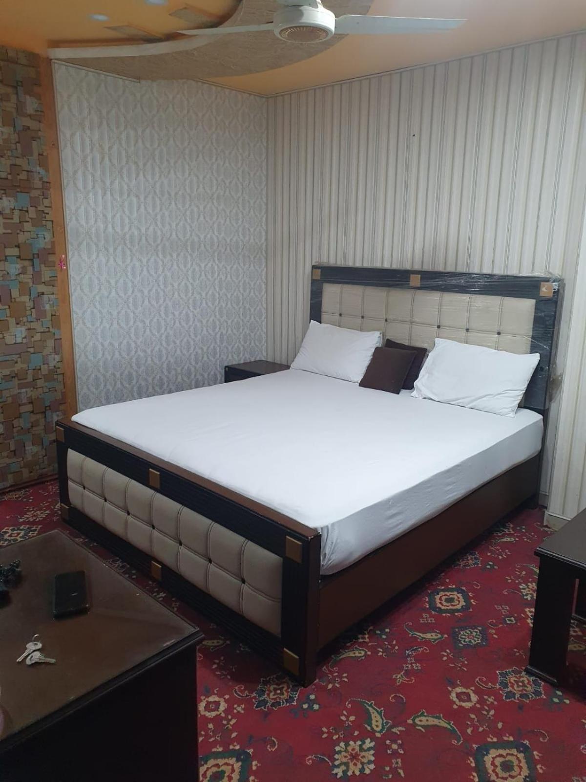 Town Guest House Toba Tek Singh Exterior photo