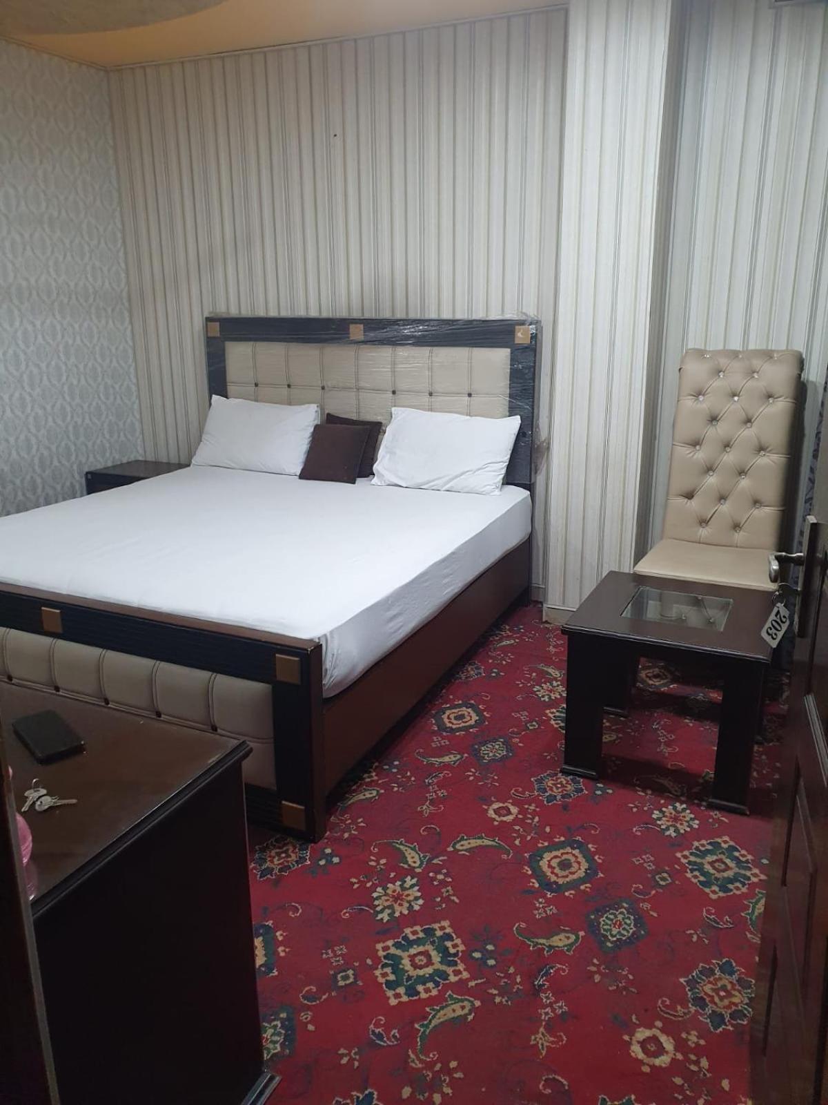 Town Guest House Toba Tek Singh Exterior photo
